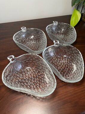 Set of 4 strawberry bowls. Made in Italy , retro serving dish.